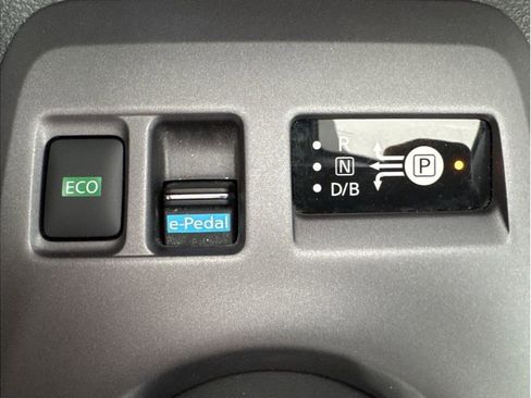 Used 2024 Nissan Leaf S image 22