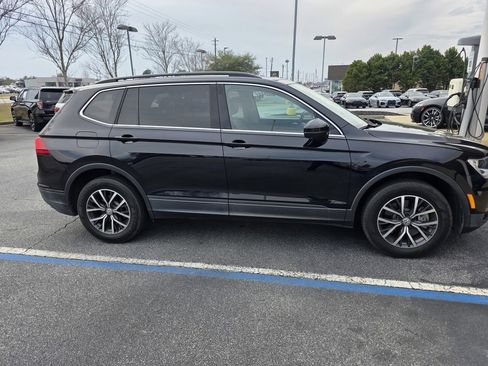 Used 2019 Volkswagen Tiguan SE w/ Panoramic Sunroof Package image 7