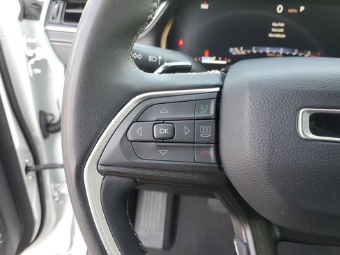 Used 2024 Jeep Grand Cherokee Altitude RWD image 25