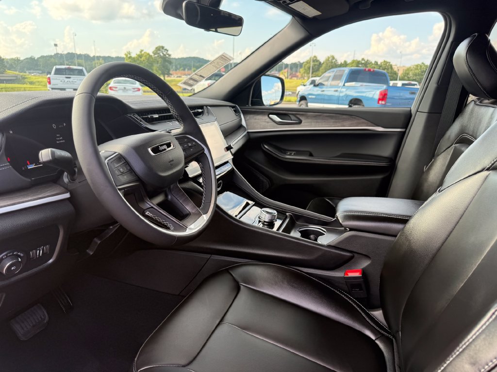 New 2026 Jeep Grand Cherokee Limited AWD/4WD image 4