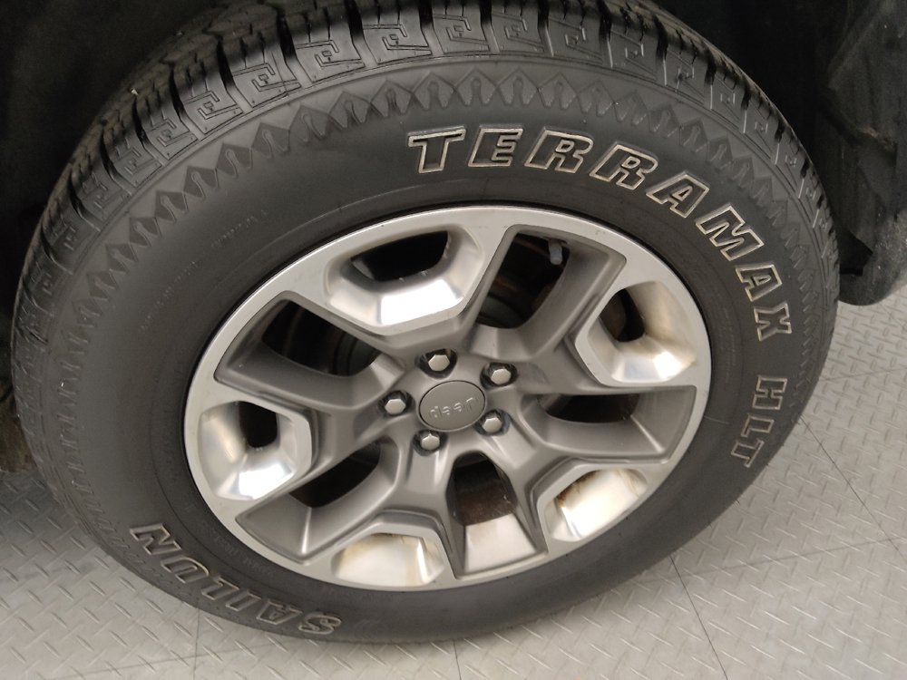 Used 2019 Jeep Cherokee Trailhawk w/ Comfort/Convenience Group AWD/4WD image 31