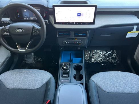 Used 2025 Ford Maverick XLT w/ Equipment Group 302A AWD/4WD image 4