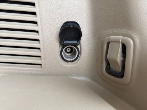 Used 2018 Nissan Rogue SV w/ Premium Package image 12