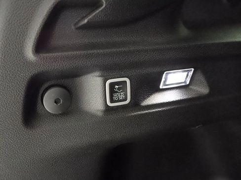 Used 2023 Jeep Grand Cherokee L Laredo image 20