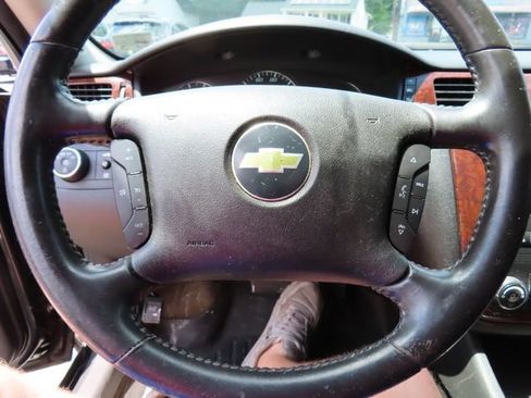 Used 2011 Chevrolet Impala LTZ FWD image 24