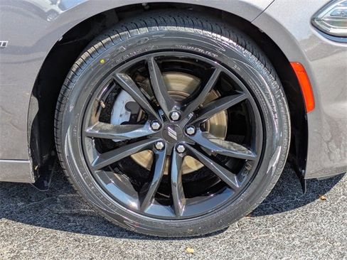 Used 2018 Dodge Charger R/T w/ Blacktop Package image 10