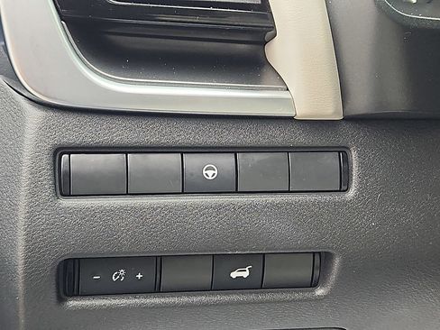 Used 2021 Nissan Rogue SV w/ Premium Package image 15