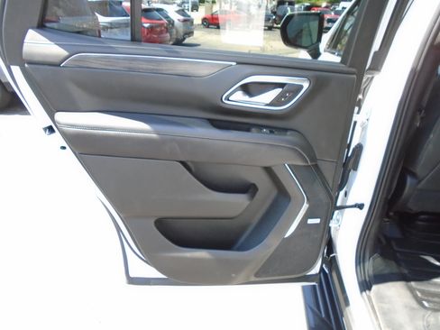 Used 2023 GMC Yukon SLT AWD/4WD image 48