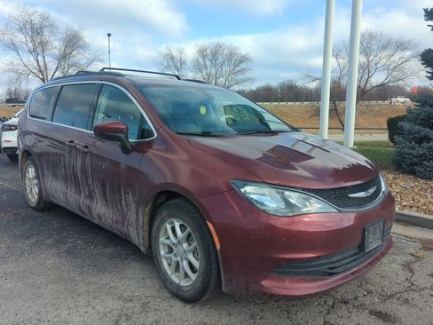 Used 2020 Chrysler Voyager Lxi image 4