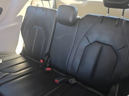 Used 2023 Chrysler Pacifica Touring-L FWD image 22