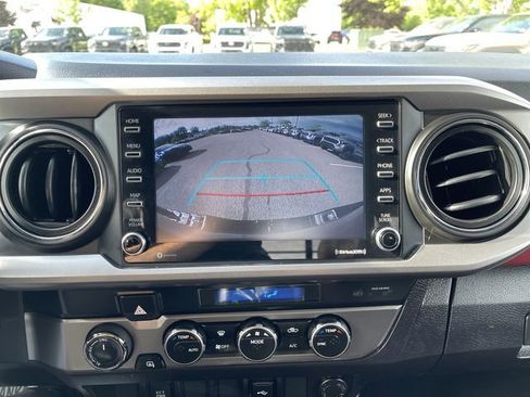 Certified 2021 Toyota Tacoma SR5 AWD/4WD image 18
