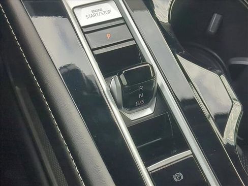 Used 2025 Volkswagen Atlas SE image 12