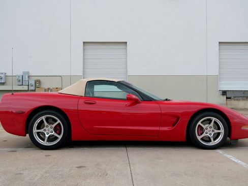 Used 2004 Chevrolet Corvette Convertible w/ Preferred Equipment Group RWD image 13
