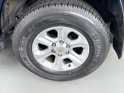 Certified 2022 Toyota 4Runner SR5 AWD/4WD image 32