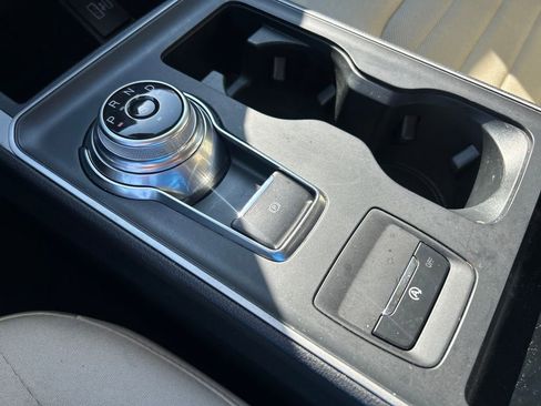 Used 2021 Ford Edge SE image 20