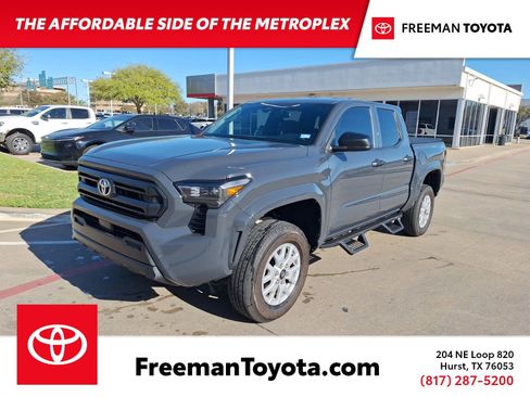Used 2025 Toyota Tacoma SR image 1