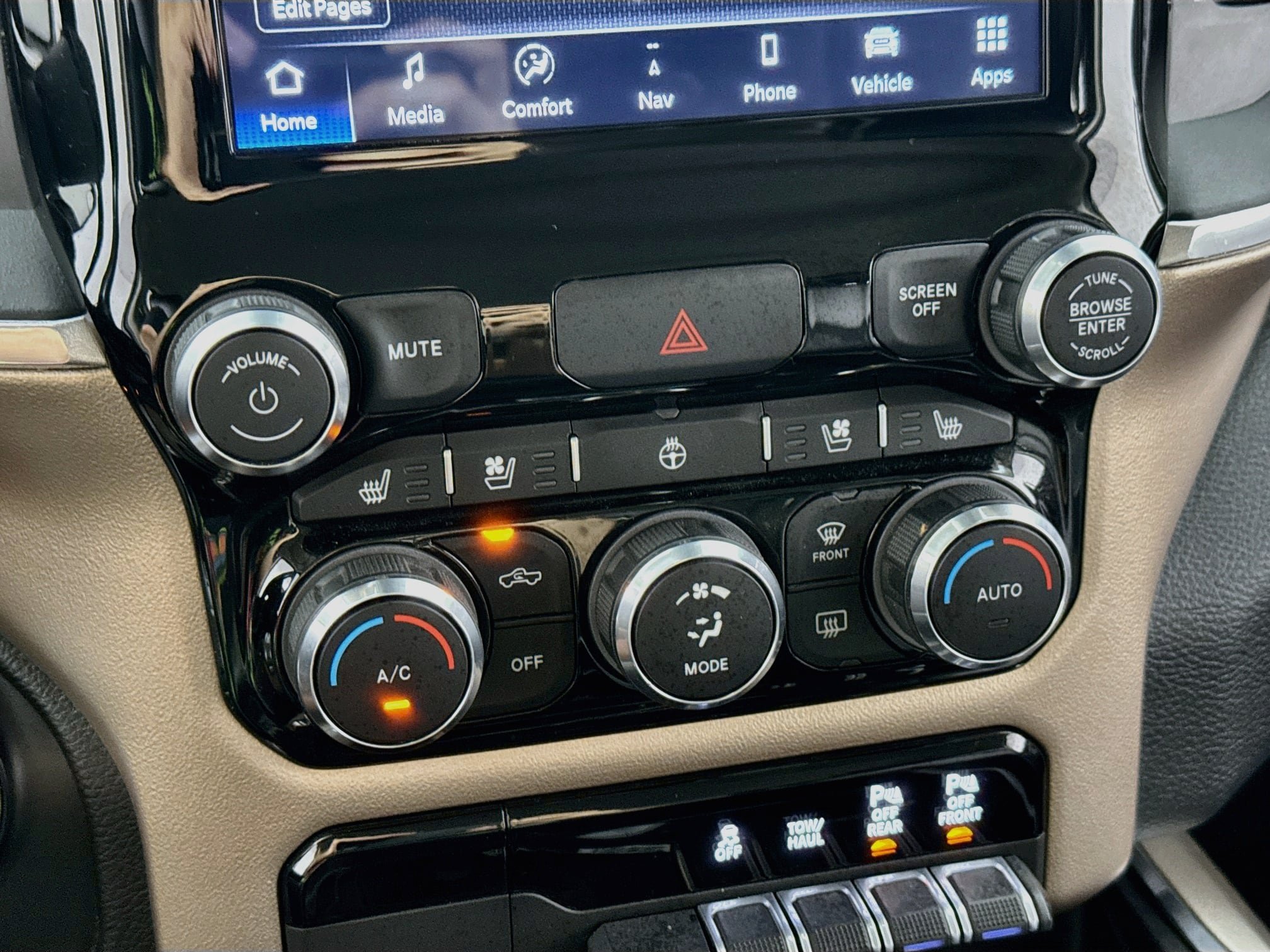 Used 2022 RAM 1500 Laramie AWD/4WD image 17
