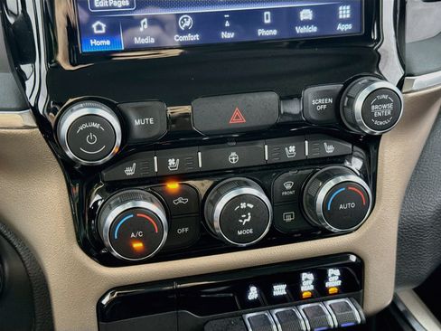 Used 2022 RAM 1500 Laramie AWD/4WD image 17