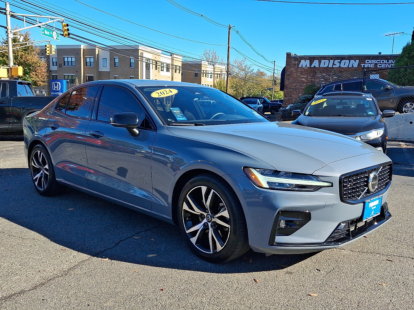 Used 2024 Volvo S60 B5 Core FWD image 3