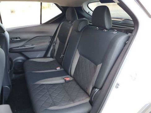 Used 2019 Nissan Kicks SV FWD image 18