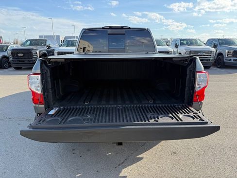 Used 2021 Nissan Titan SV w/ SV Convenience Package image 36
