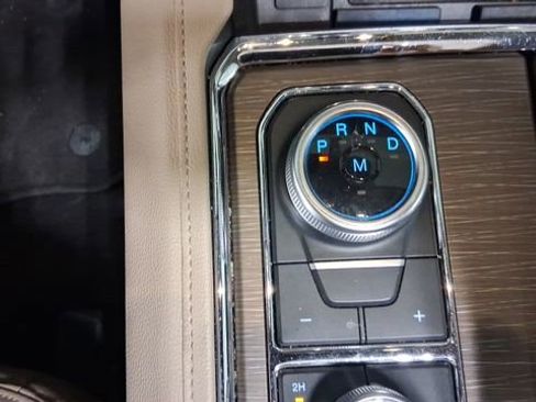 Used 2024 Ford Expedition Limited image 29