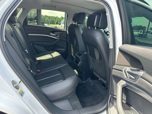 Used 2022 Audi e-tron Premium w/ Convenience Plus Package image 14