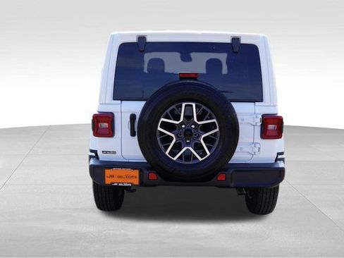 Used 2024 Jeep Wrangler Sahara image 6
