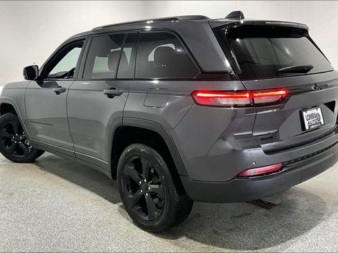 Used 2024 Jeep Grand Cherokee Altitude image 4