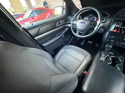 Used 2018 Ford Explorer XLT w/ Equipment Group 201A FWD image 47