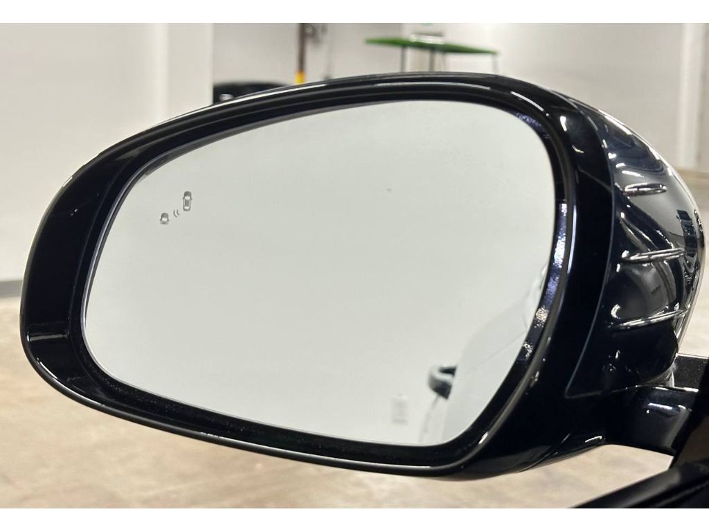 Used 2023 Genesis G70 2.0T AWD/4WD image 32