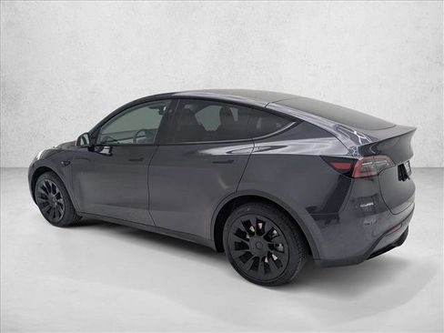 Used 2024 Tesla Model Y Long Range image 8