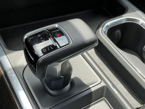 Used 2022 Chevrolet Silverado 1500 RST w/ Convenience Package II AWD/4WD image 27