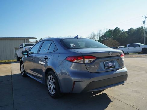 Used 2021 Toyota Corolla LE image 4