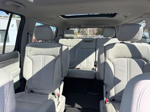 Used 2022 Jeep Wagoneer Series III w/ Premium Group I image 30