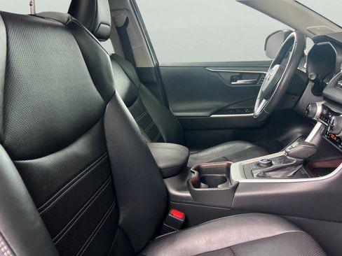 Used 2020 Toyota RAV4 Limited image 21