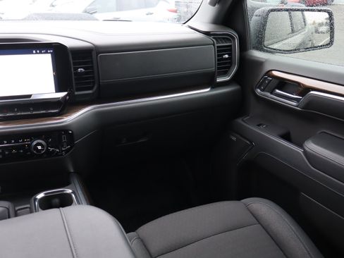 Used 2024 Chevrolet Silverado 1500 LT Trail Boss w/ Convenience Package II image 16