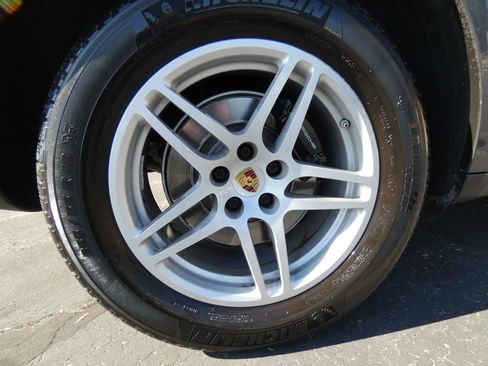 Used 2018 Porsche Macan Sport Edition image 19