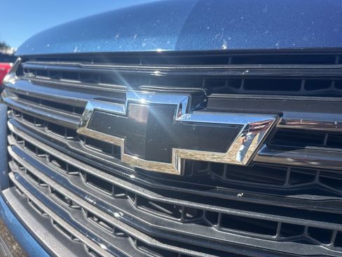 Used 2023 Chevrolet Traverse LT w/ Midnight/Sport Edition image 43