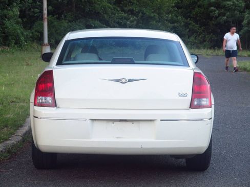 Used 2006 Chrysler 300 Touring w/ Comfort/Convenience Group RWD image 23