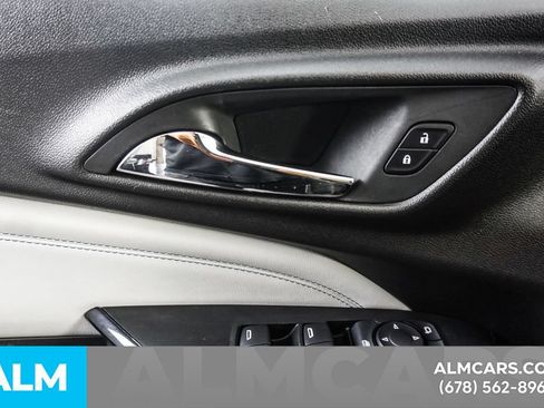Used 2025 Chevrolet Trax LT FWD image 47