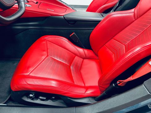 Used 2021 Chevrolet Corvette Stingray Premium Conv w/ Z51 Performance Package image 38