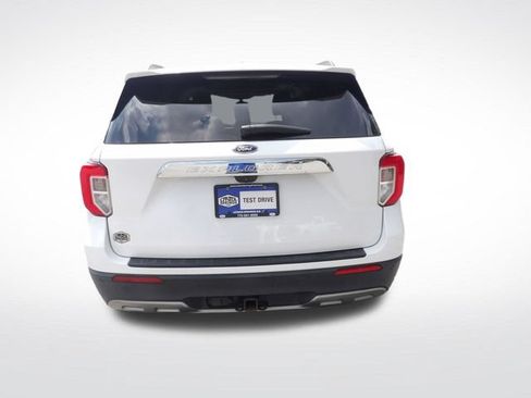 Certified 2021 Ford Explorer XLT w/ Equipment Group 202A RWD image 9
