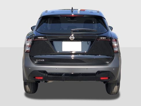 New 2025 Nissan Kicks S image 4