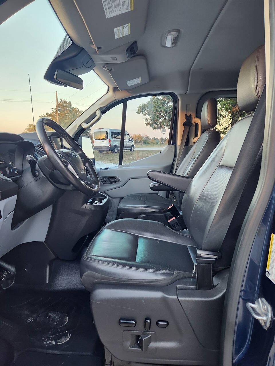 Used 2019 Ford Transit 350 XLT RWD image 2