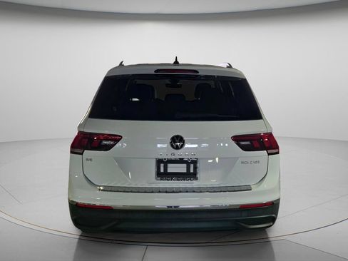 Certified 2024 Volkswagen Tiguan SE w/ Panoramic Sunroof Package FWD image 6