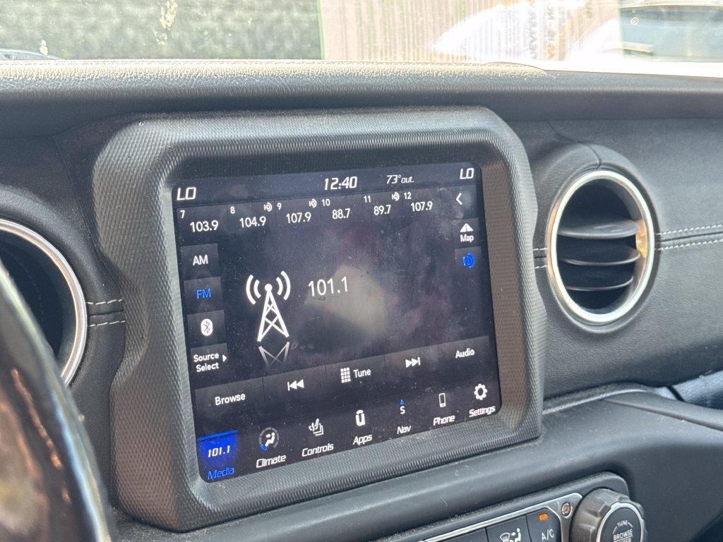 Used 2020 Jeep Gladiator Overland AWD/4WD image 19