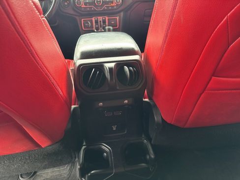 Used 2019 Jeep Wrangler Unlimited Sahara w/ Safety Group AWD/4WD image 11