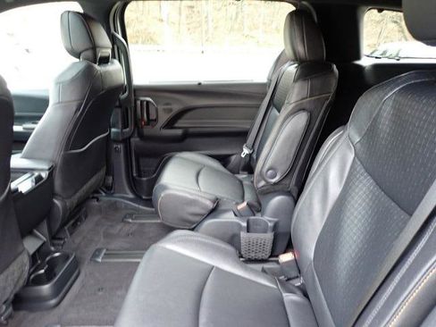 Certified 2026 Toyota Sienna XLE Woodland Edition image 18