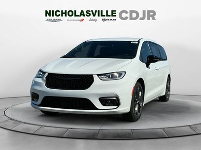 New 2026 Chrysler Pacifica Select